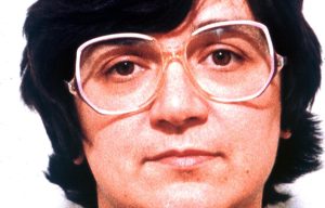 Ужас как начальная школа нанимает CHILDER в качестве помощника учителя