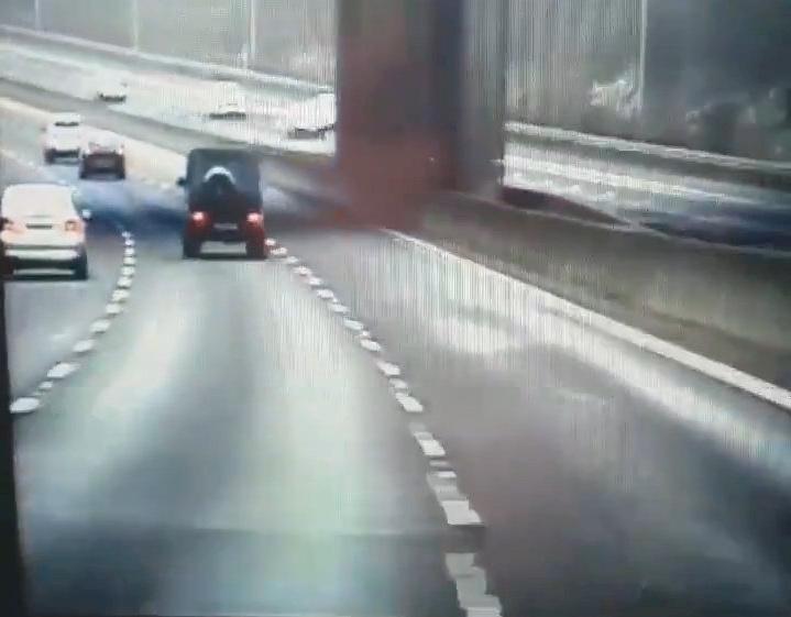 Полиция заявляет, что спортивная звезда опасно ехала по отрезку автомагистрали и водила водителей по скользкой дороге на своем Mercedes-фургоне стоимостью £ 150 000
