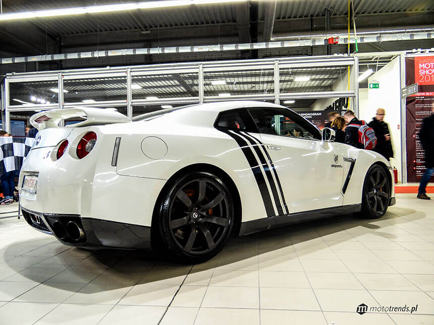 Один из самых популярных автомобилей на выставке был   Nissan GT-R   ,  Он также оказался в должности AutoPrezent