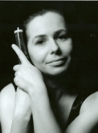 Она изучала современную флейту в Лодзинской академии музыки и поперечную флейту в стиле барокко / траверсо в Королевской консерватории в Гааге, где специализировалась на интерпретации ранней музыки