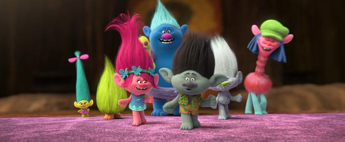 Но студия DreamWorks решила напомнить, что в мире существуют очень милые и добродушные тролли, которые поют и танцуют, даря всем счастье