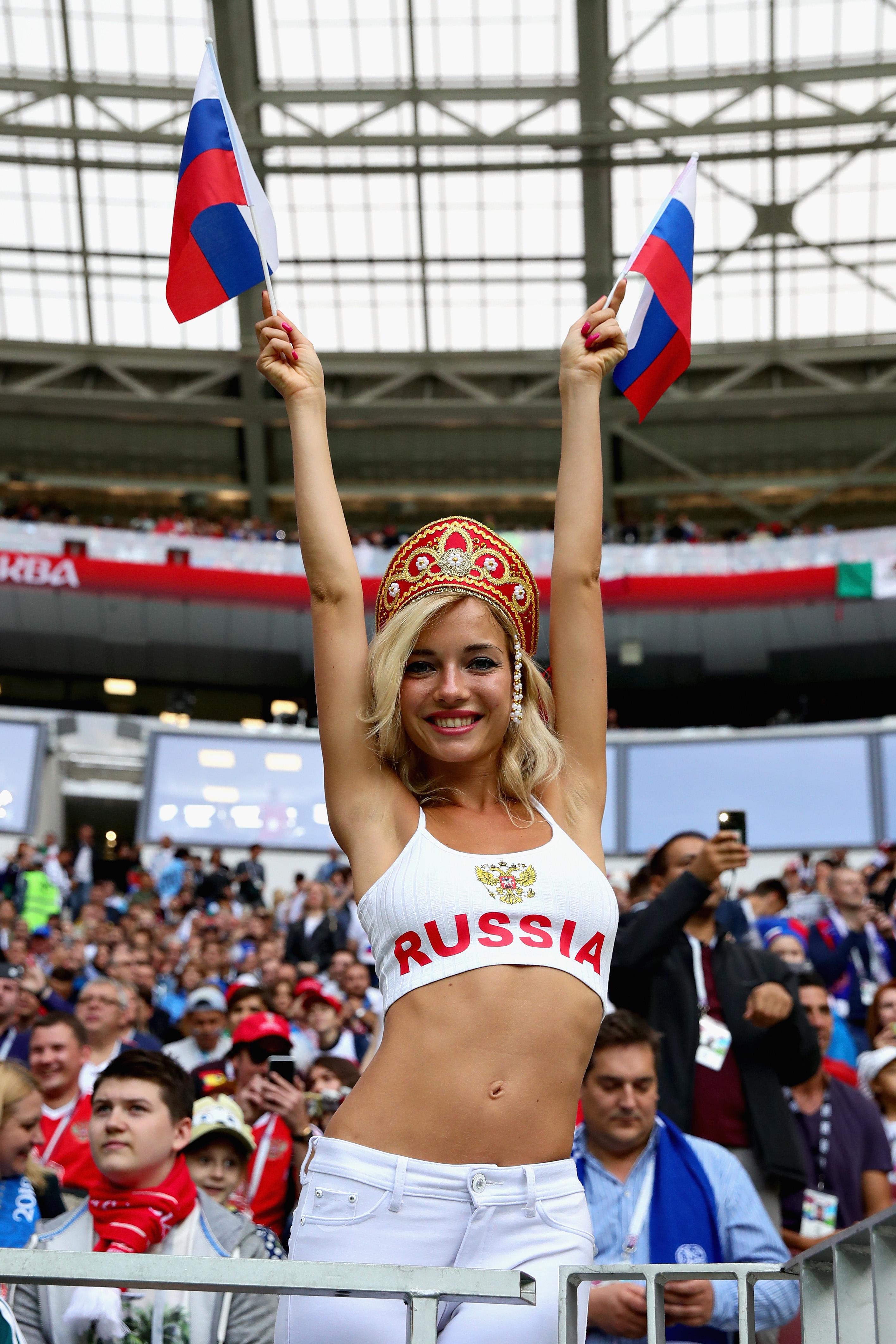 В день открытия турнира на ней был традиционный русский головной убор для победы России над Саудовской Аравией
